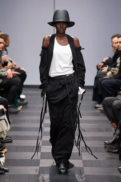 Look 25